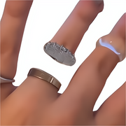 High-Tech-Ring mit transparenten tanzenden Diamanten